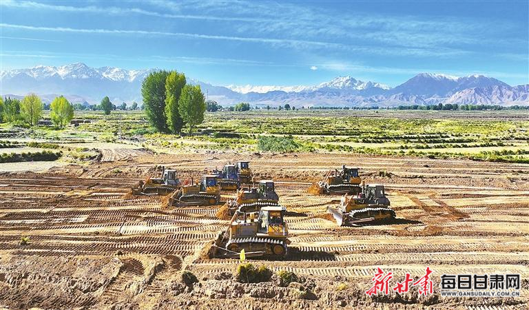 【图片新闻】民乐县南古镇闫城村高标准农田建设项目施工现场一派繁忙景象